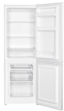 Ein offener, leerer Kühlschrank mit weißem Innenraum, Regalböden und Gefrierschubladen.
